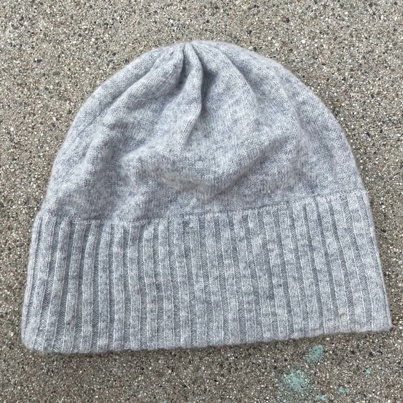 CashmereCashmere Gray 100% Cashmere Unisex Beanie grey preloved great condition - Picture 2 of 4